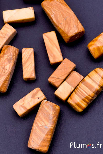 Perles en bois rectangle - long. 20-35 mm, trou 1 mm - marron